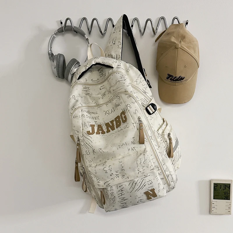 Geräumiger Multi-Taschen Rucksack Karnz
