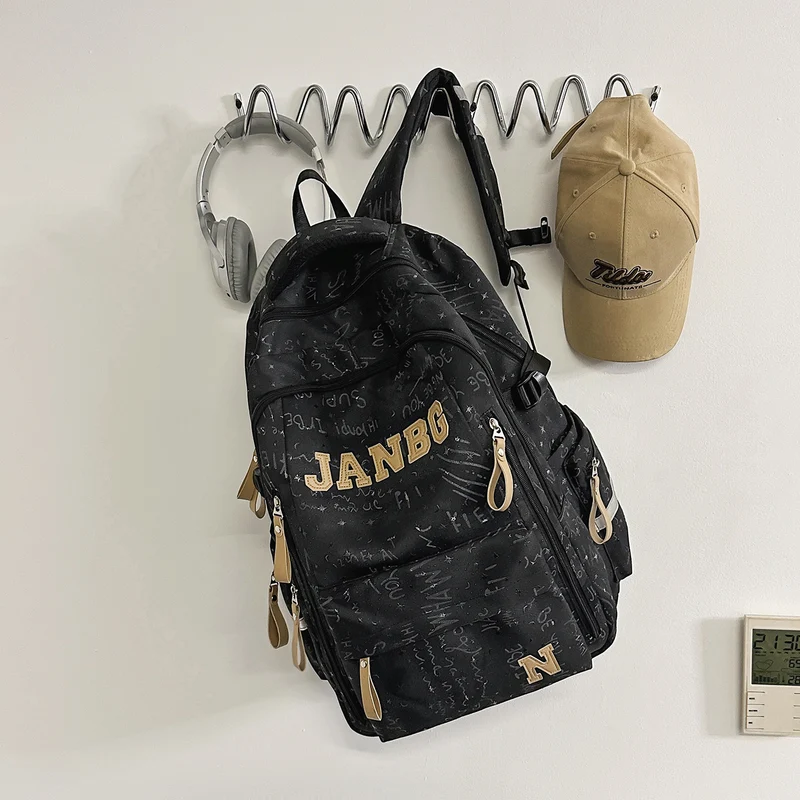 Geräumiger Multi-Taschen Rucksack Karnz