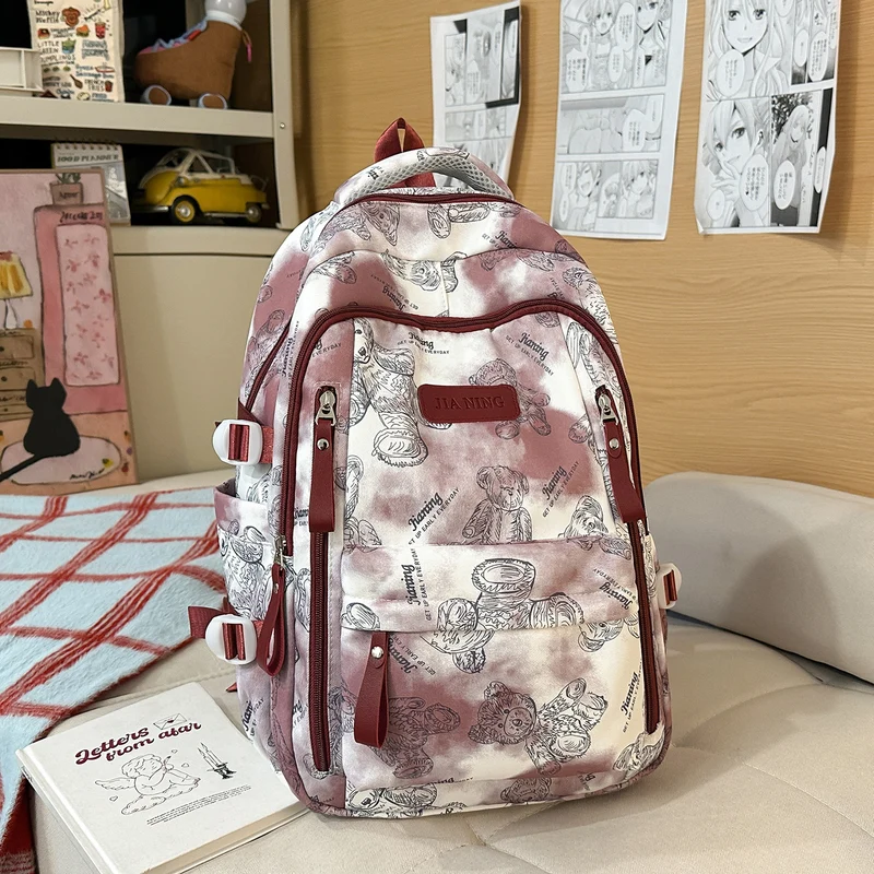 Geräumiger charakterspezifischer Rucksack Karnz