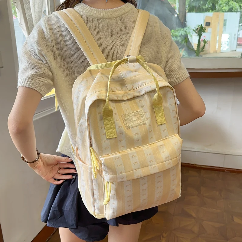 Verspielter Grafikdruck Rucksack Karnz