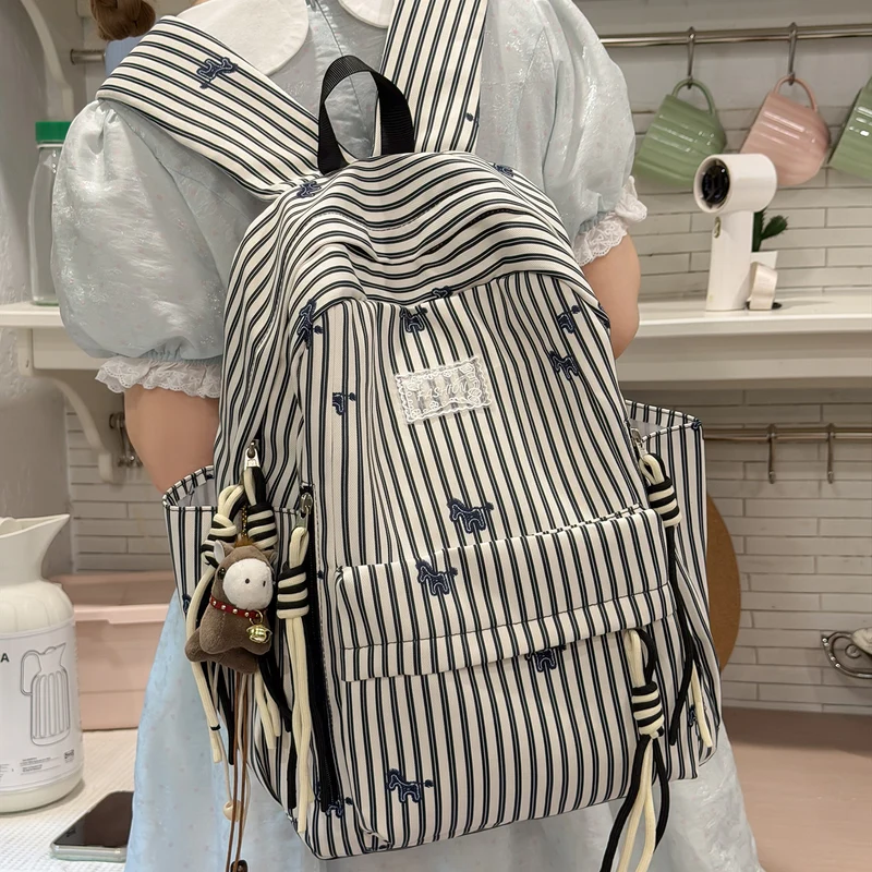 Verspielter Tiermotiv gestreifter Rucksack Karnz