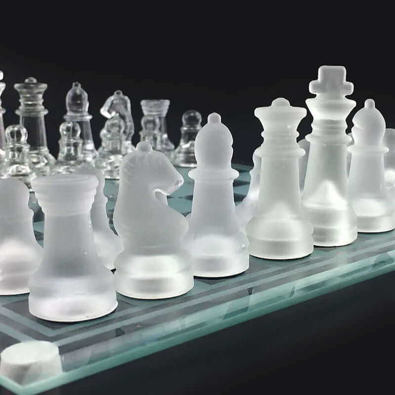Glas-Schachspiel | Mattierte Kristallfiguren mit Schachbrett