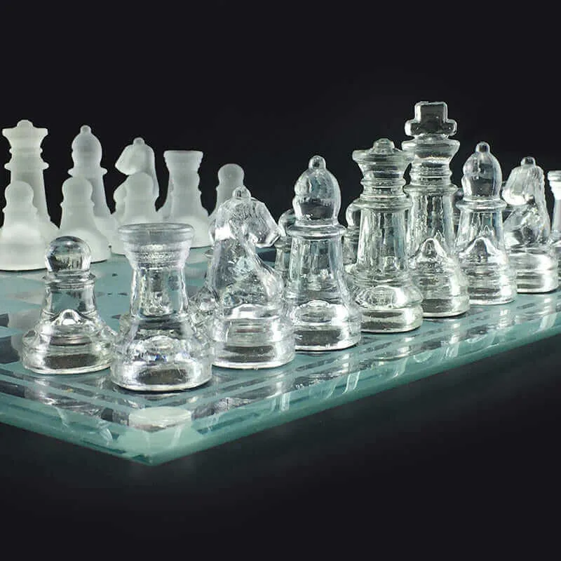 Glas-Schachspiel | Mattierte Kristallfiguren mit Schachbrett