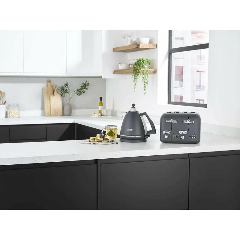 DeLonghi Argento Silva 1800W 4 Slice Toaster - Grau | CT04.GY