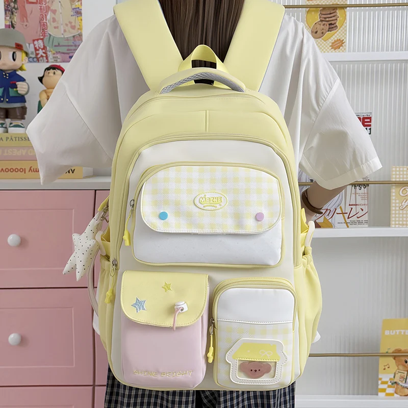 Multi-Pocket Reise-Rucksack mit süßen Charakterakzenten Karnz