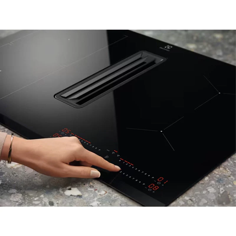 Electrolux 80CM 4 Zone Induction Kochfeld mit Extractor Ventilation System - Schwarz | LCC83443