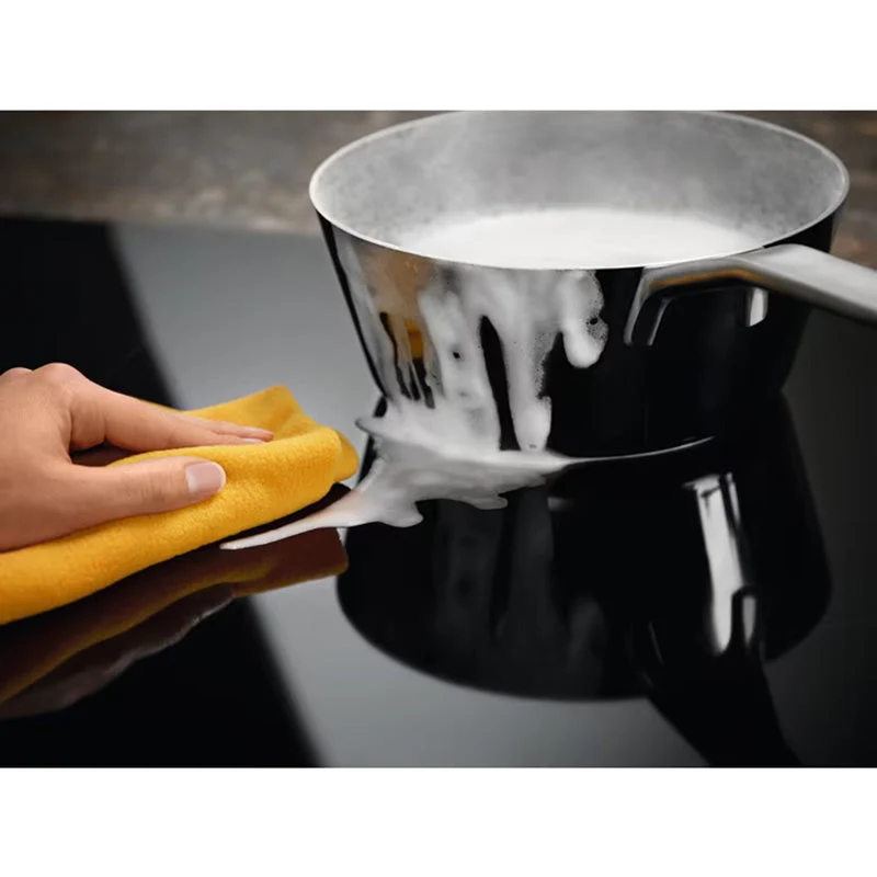 Electrolux 80CM 4 Zone Induction Kochfeld mit Extractor Ventilation System - Schwarz | LCC83443