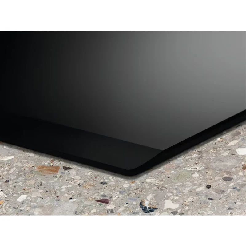 Electrolux 80CM 4 Zone Induction Kochfeld mit Extractor Ventilation System - Schwarz | LCC83443