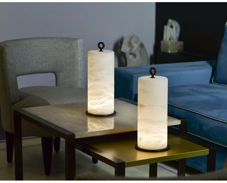 Skulpturale Alabaster Tischlampe