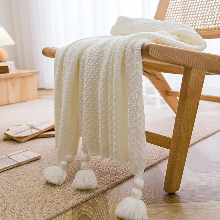 Strukturierte Strickwurfdecke