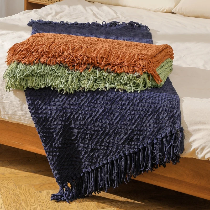 Strickdecke mit Dekoration
