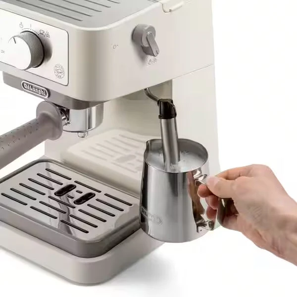 DeLonghi Stilosa Espresso Kaffeemaschine - Cream | EC260.CR
