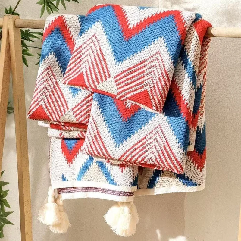 Geometrisch gemustertes Strickwurfdecke