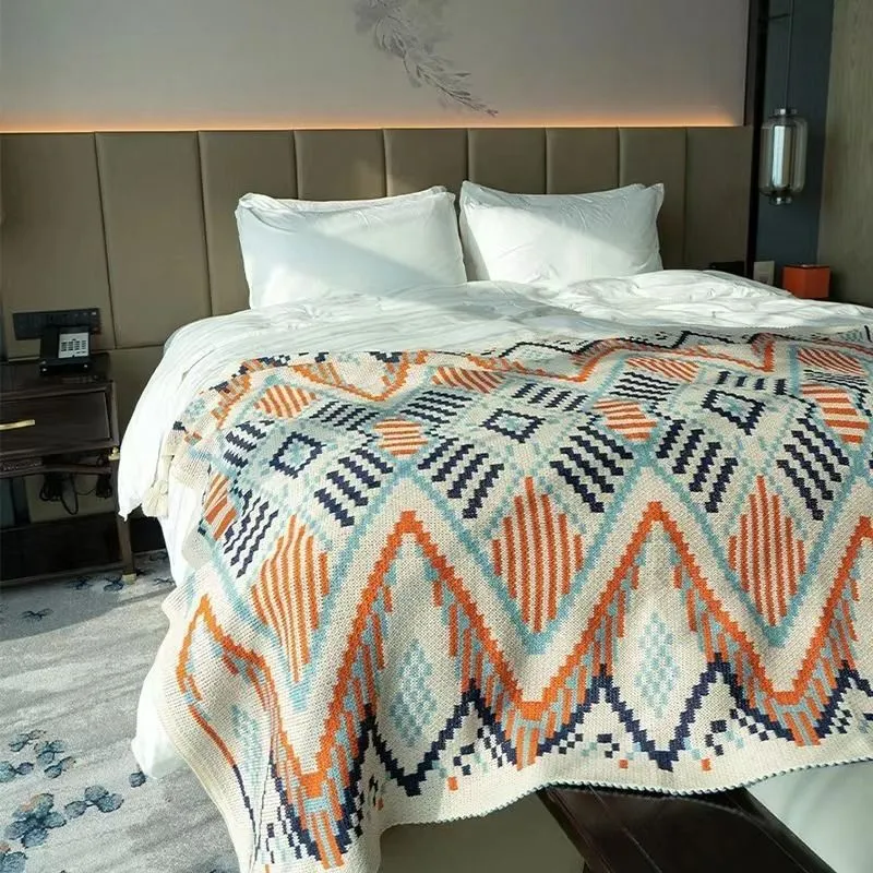 Geometrisch gemustertes Strickwurfdecke