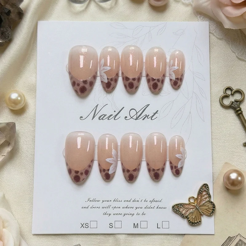 Künstlerisches Floral Press-On Nagelkit