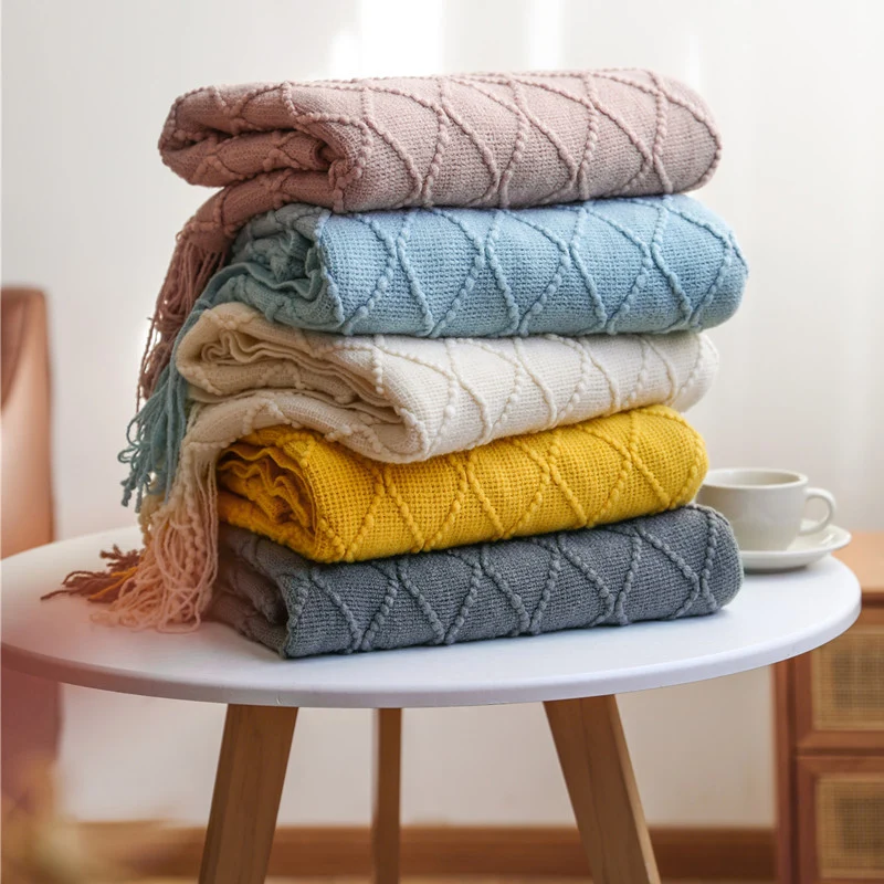 Gemütliche strukturierte gestrickte Wurfdecke