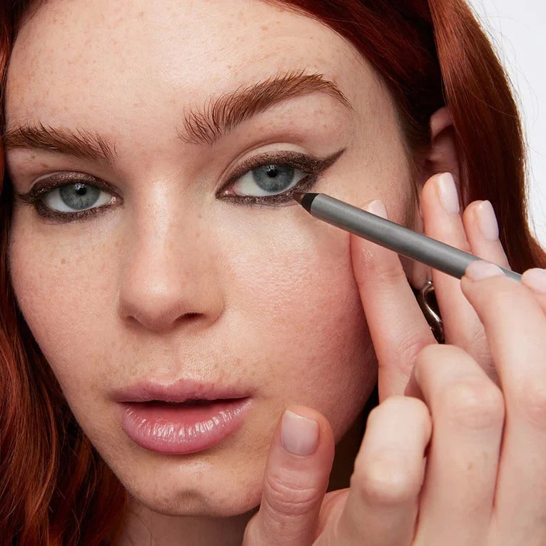 Wasserfester Eyeliner (hält 1440 Min.) – Wischfest, vegan, Präzisionsspitze