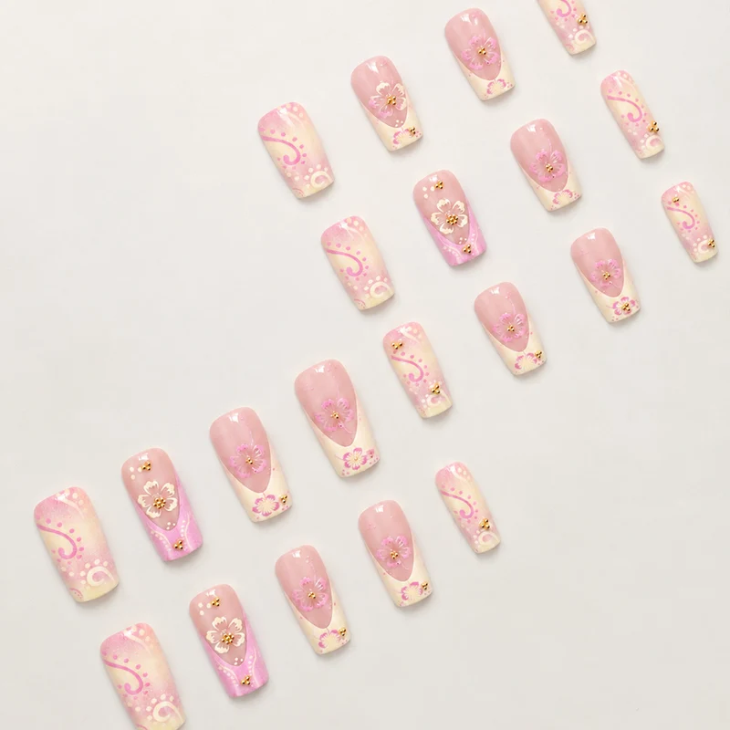 Florale dekorative Press-On Nageldesign