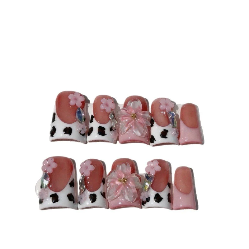 Stylische Press-On Nagelkunst