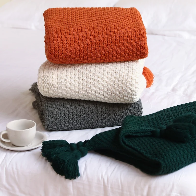 Strukturierte Strickwurfdecke