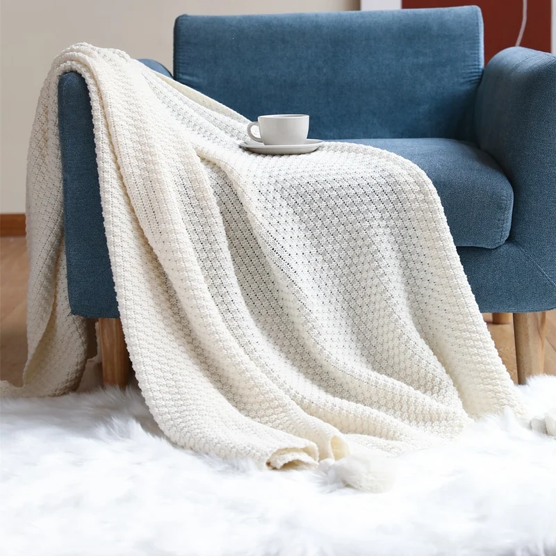 Strukturierte Strickwurfdecke