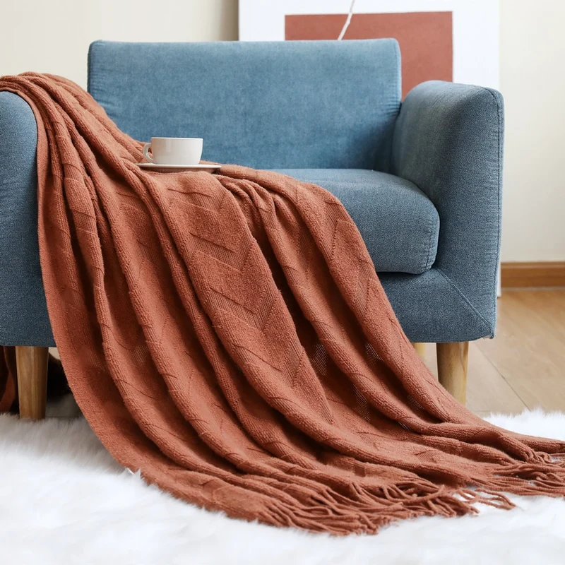 Strukturierte Strickwurfdecke