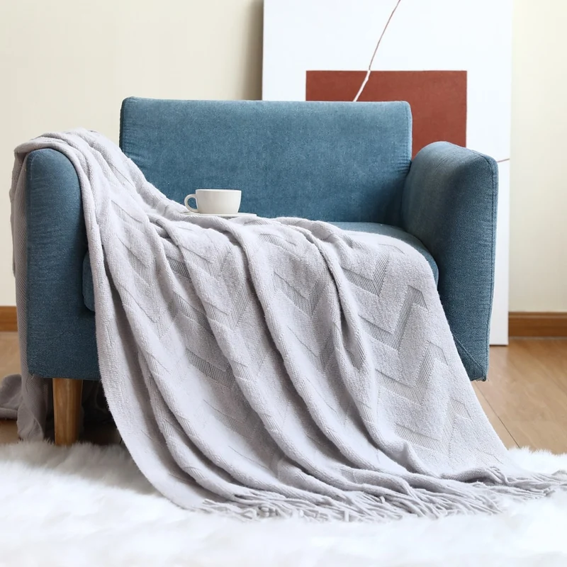 Strukturierte Strickwurfdecke