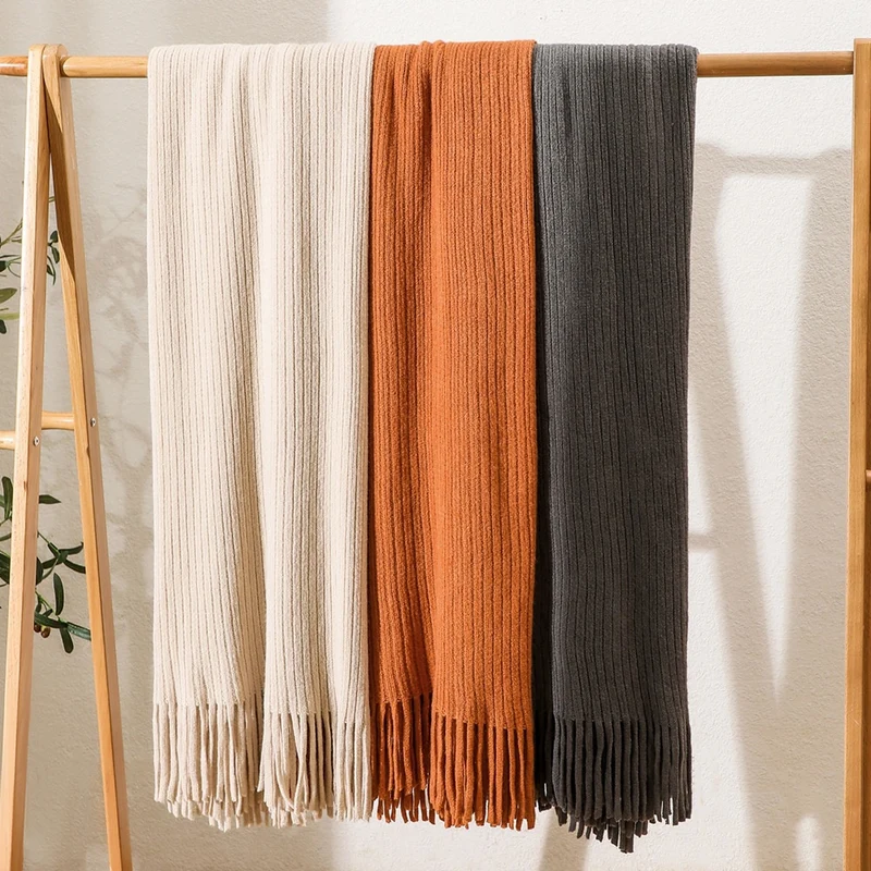Gemütliche gestrickte Wurfdecke