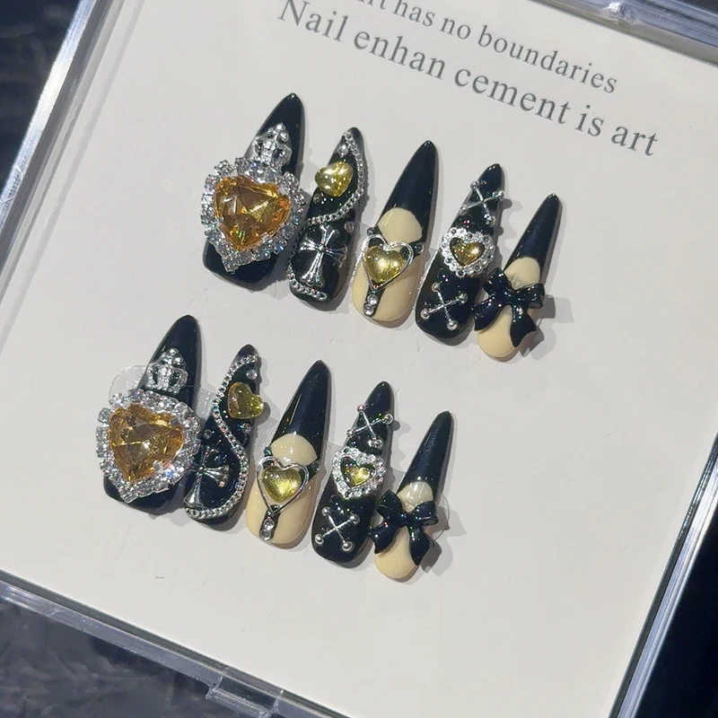 Luxuriöse dekorative Nagelspitzen