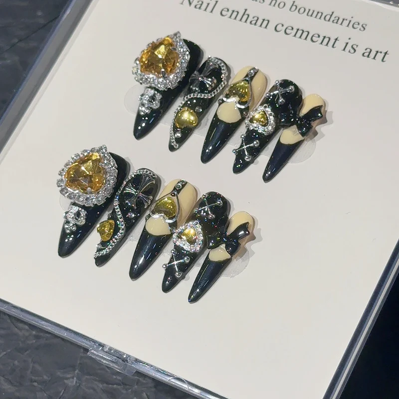 Luxuriöse dekorative Nagelspitzen
