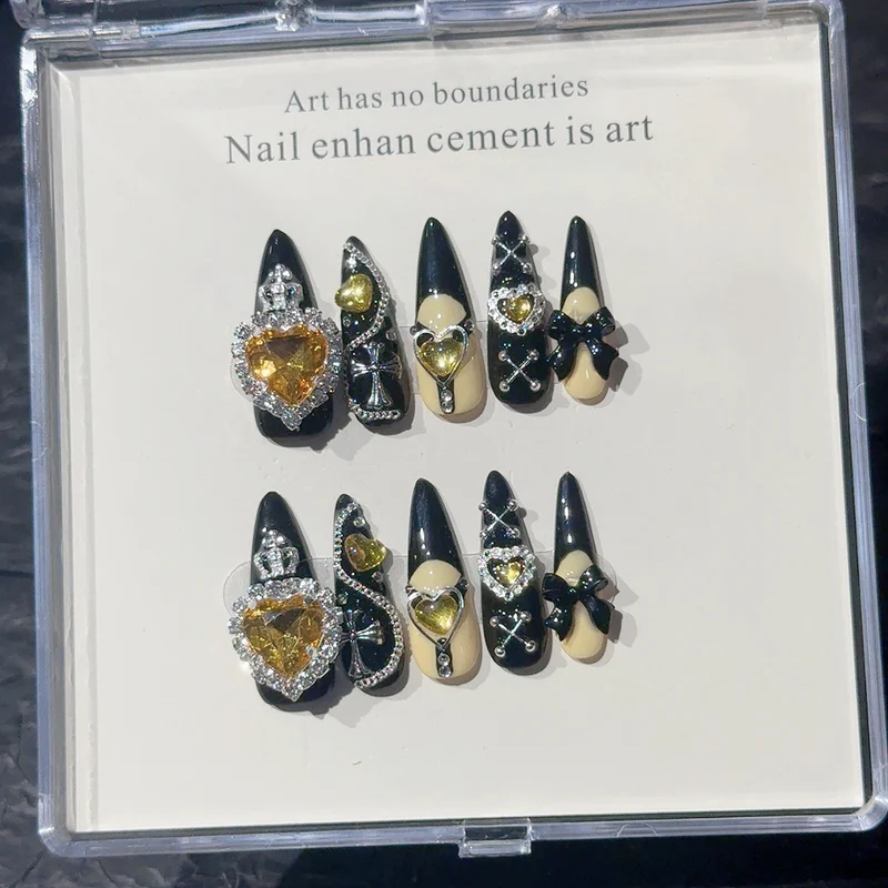 Luxuriöse dekorative Nagelspitzen