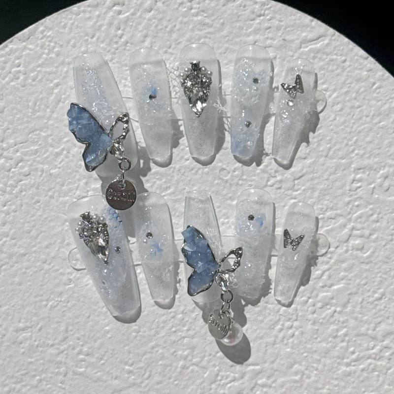 Dekoratives Schmetterling-inspiriertes 3D Press-On Nagelset