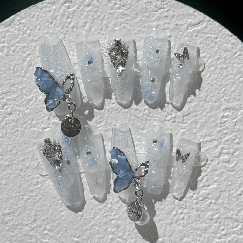 Dekoratives Schmetterling-inspiriertes 3D Press-On Nagelset
