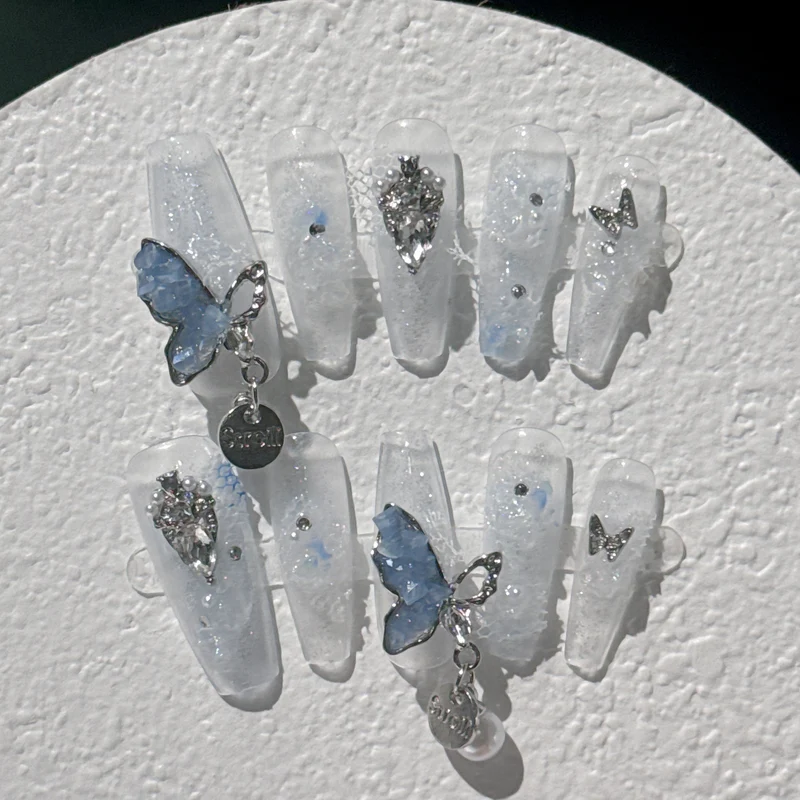 Dekoratives Schmetterling-inspiriertes 3D Press-On Nagelset