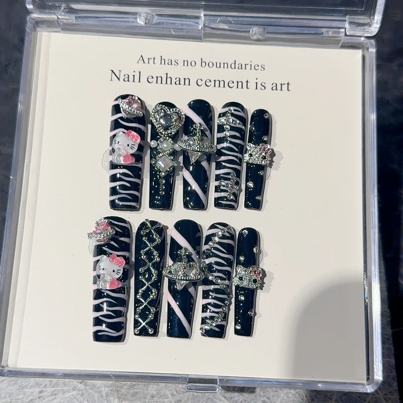 Dekorative 3D Press-On Nagelspitzen