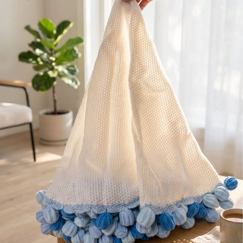 Pom-Pom Strickwurfdecke