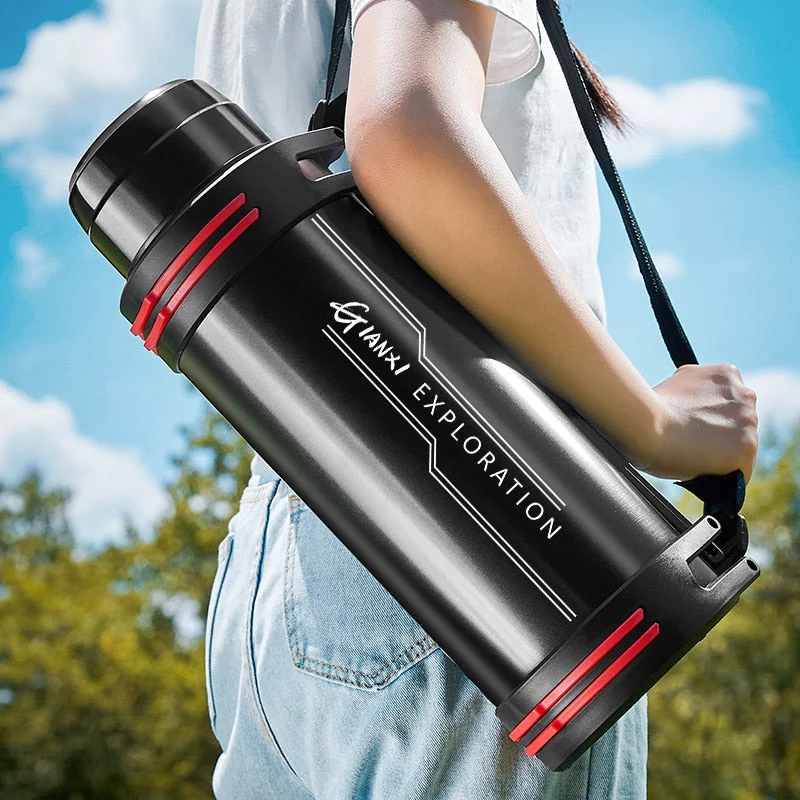 Skanto | Riesige Trinkflasche aus Edelstahl Thermoskanne