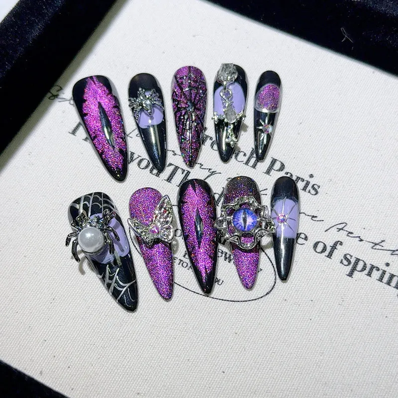 Gothic-inspirierte dekorative Nagelkunst-Tipps