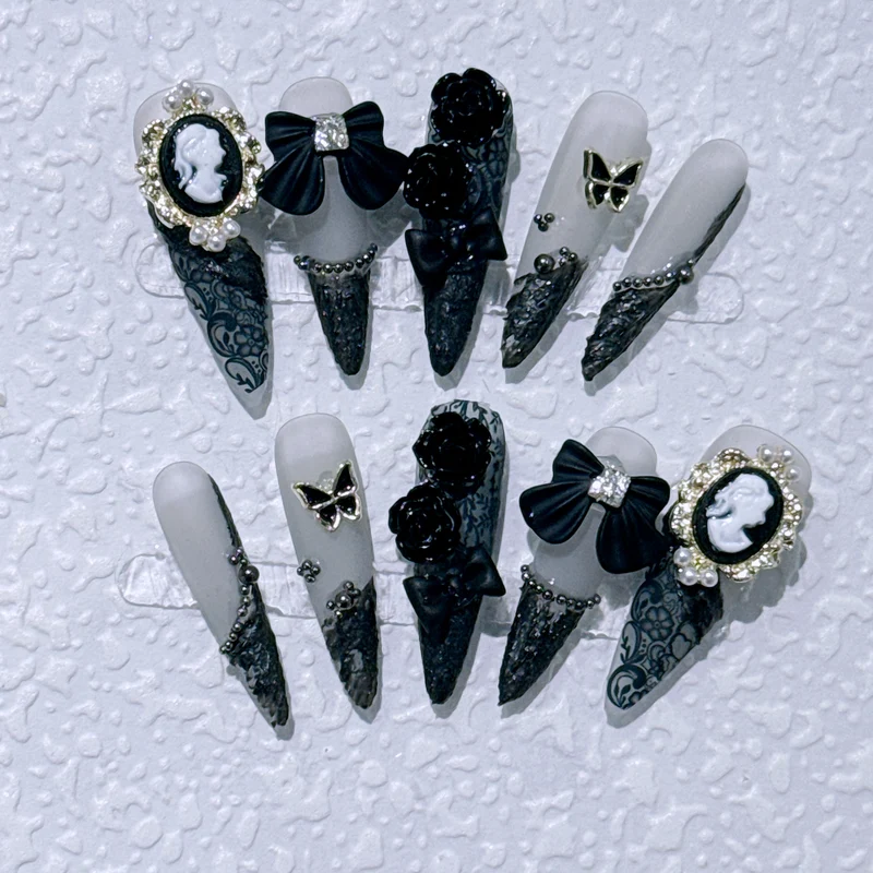 Gothic-inspirierte dekorative Nail Art Kollektion