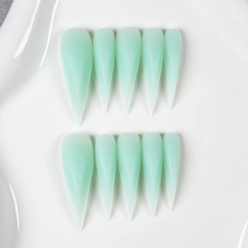 Stiletto Press-On Nail Set mit glänzender Oberfläche 1791255100