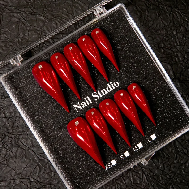 Stiletto Press-On Nail Set mit Edelstein Akzenten