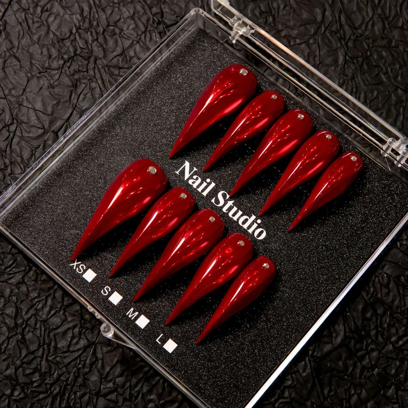 Stiletto Press-On Nail Set mit Edelstein Akzenten