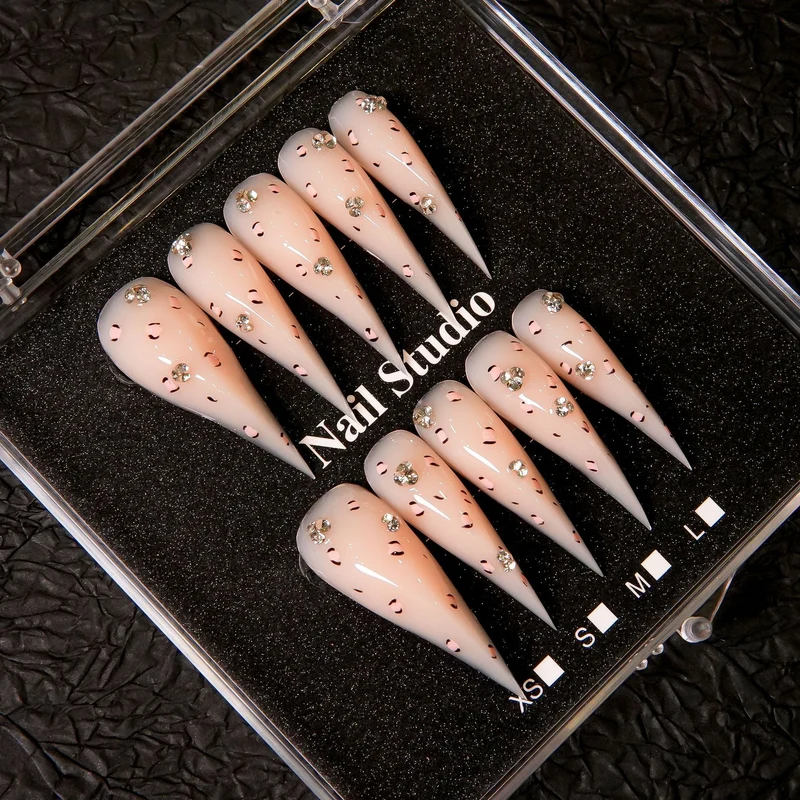 Stiletto Press-On Nail Set mit Kristallverzierungen