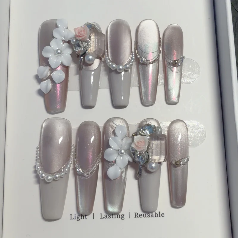 Blumenmuster Strass Nagelkunst Tipps