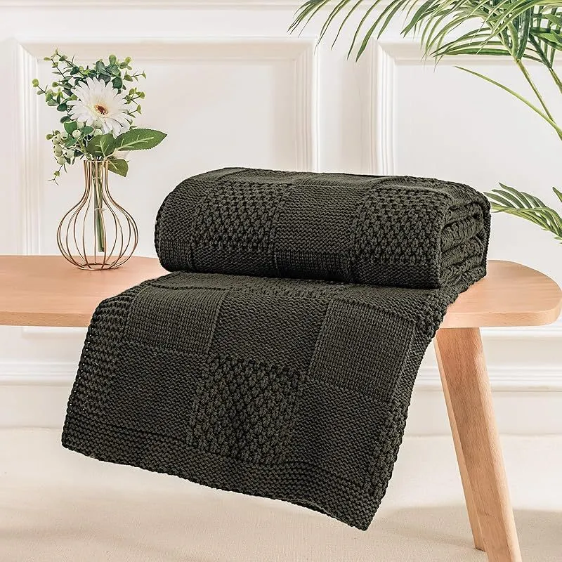Strukturierte Strickwurfdecke