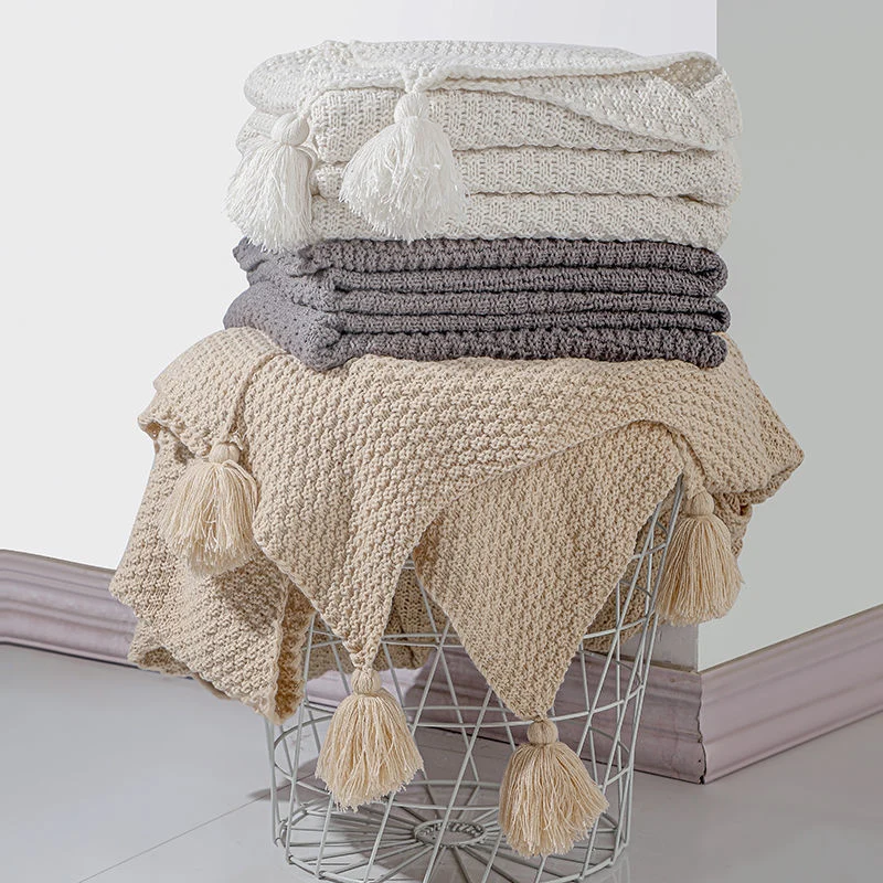 Strukturierte Strickwurfdecke