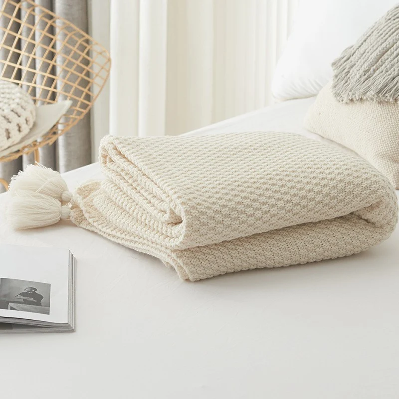 Strukturierte Strickwurfdecke