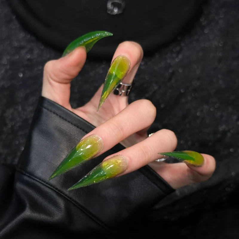 Stiletto Press-On Nail Enhancements mit Ombre Effekt