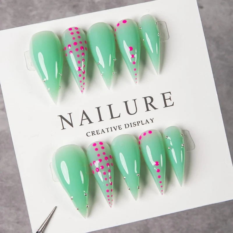 Stiletto Press-On Nagelverstärkungen mit Edelsteinakzenten