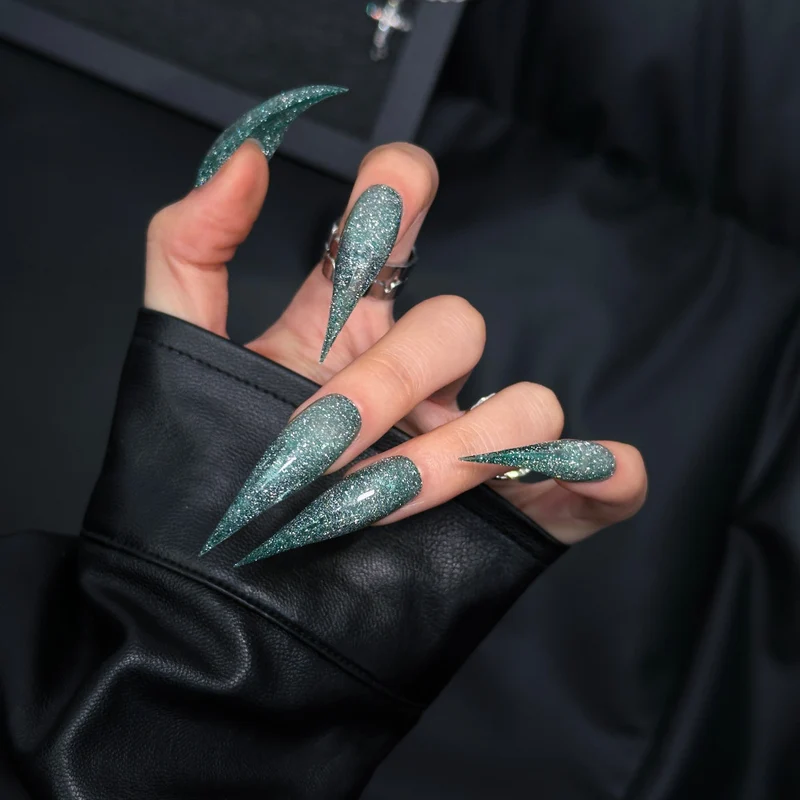 Stiletto Press-On Nagelverstärkungen mit Edelsteinakzenten